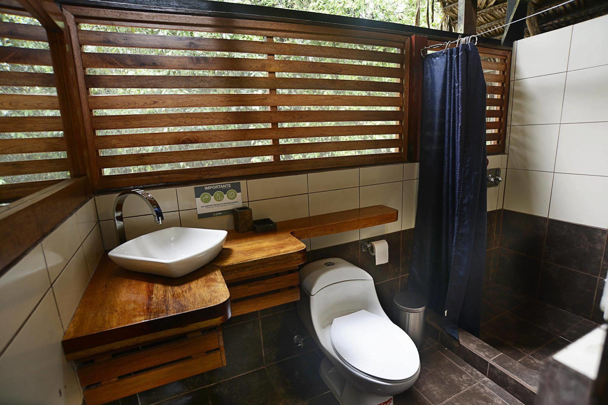 Jamu Lodge Puerto Montufar 외부 사진